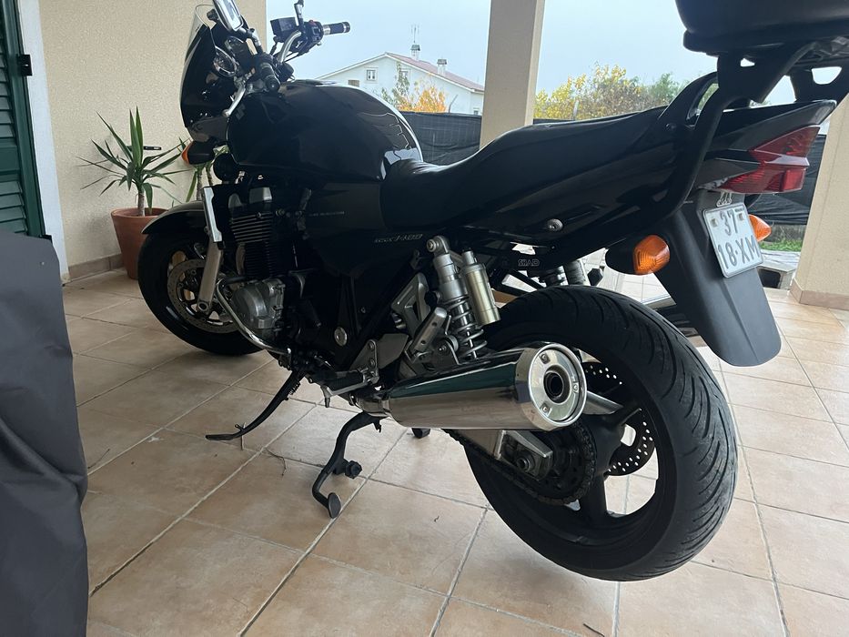 Suzuki   G S X    1400