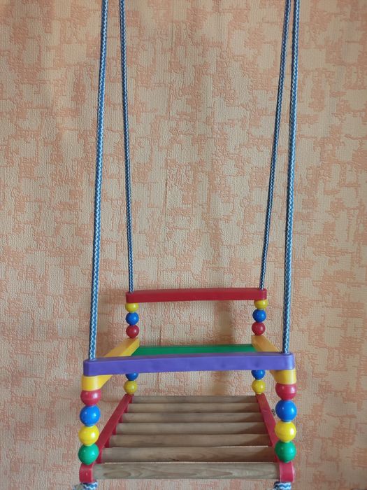 Гойдалка дитяча підвисна закрита зі спинкою (Качели детские)