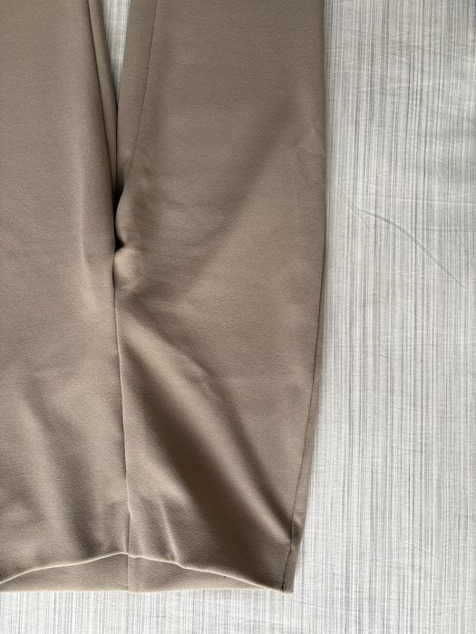 Calças flare creme H&M