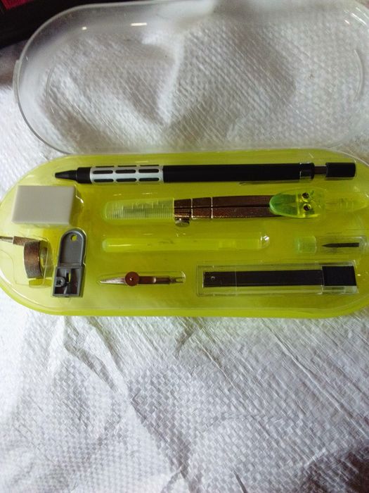 Гирки вагою 200 і 250грам, готувальня для креслення