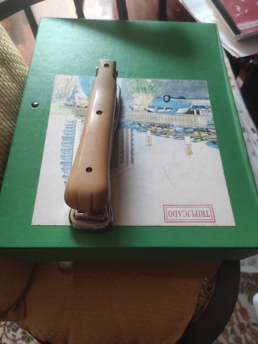 Vendo Agrafador antigo, e rotuladora e minas Mars