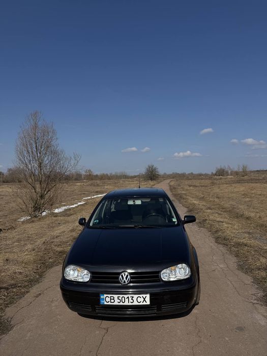 Продаю власний Volkswagen Golf 4 (2000 року) з надійним та економним двигуном 1.6