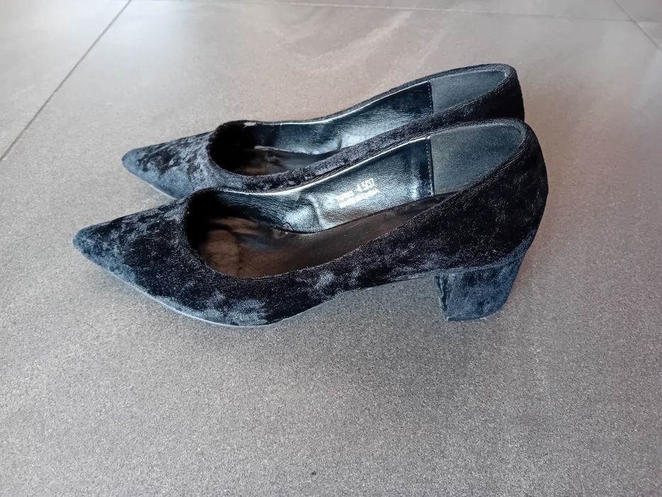 Welurowe czółenka Reserved 37