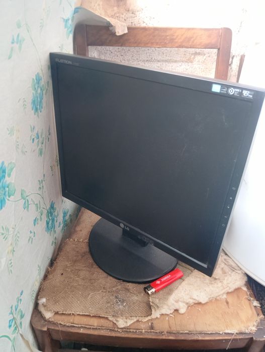 монітор lg продам