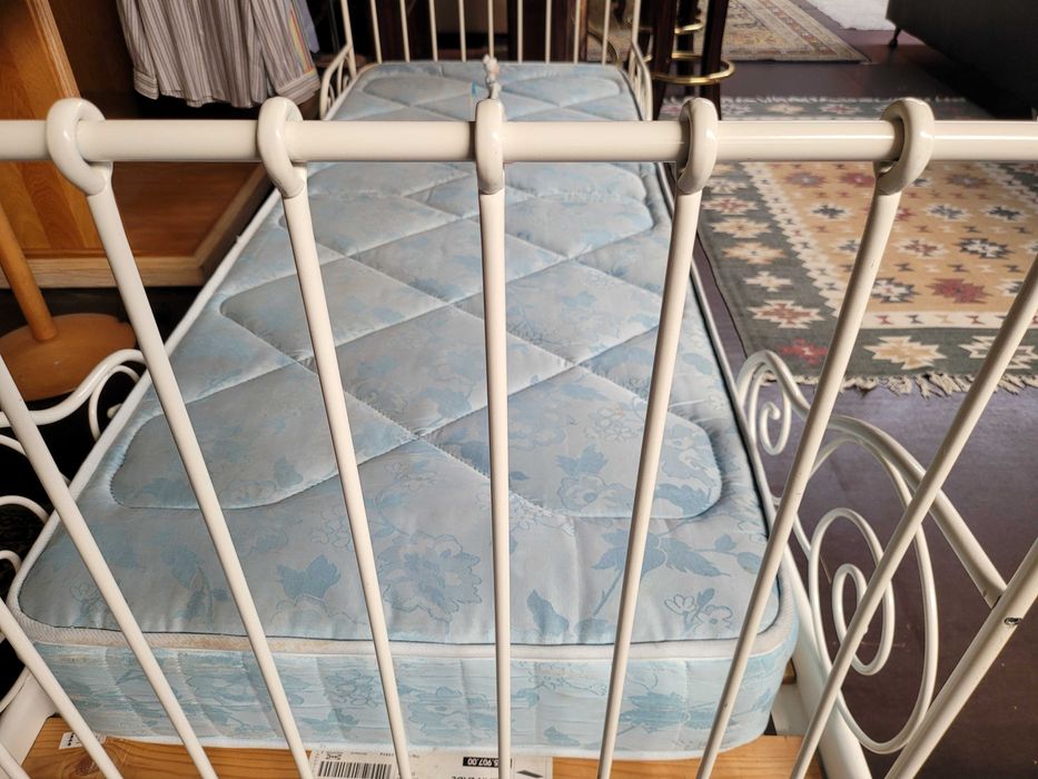 Adjustable-length iron bed – With slatted base and mattress – Est64409329338883124