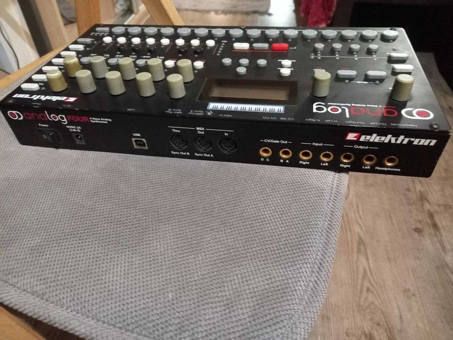Аналоговий сінтезатор Elektron Analog 4