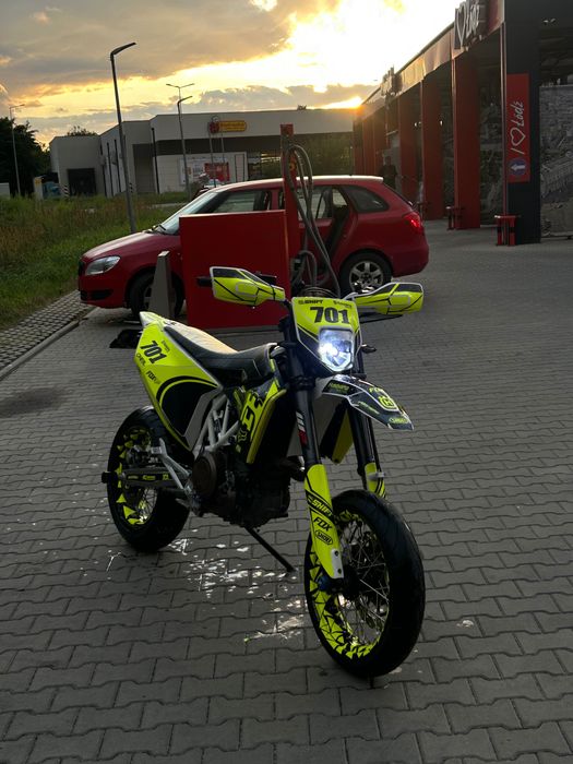 Husqvarna 701 Supermoto – Akrapovič, Brembo kat a2 Pełna moc