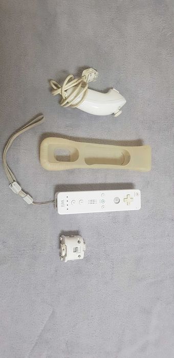 Consola WII + conjunto de acessórios e jogos