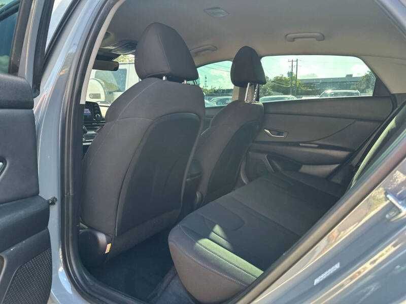 2022 Hyundai Elantra SEL