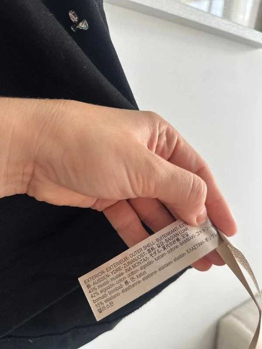 Czarna bluzka Massimo Dutti z długim rękawem i ozdobnymi aplikacjami S