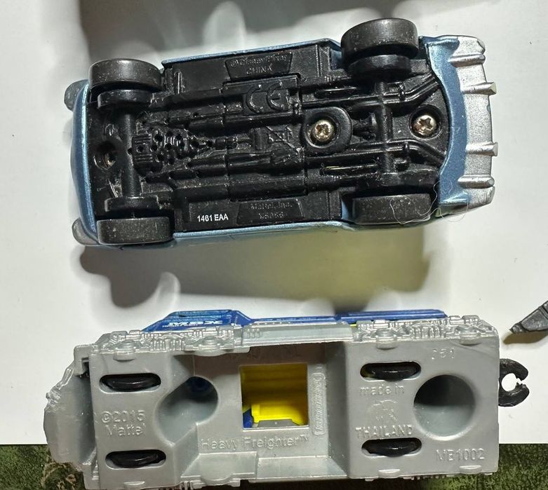Колекційні машинки Optimus Prime, Disney, Mattel