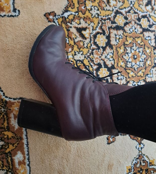 Брендові, стильні шкіряні чоботи