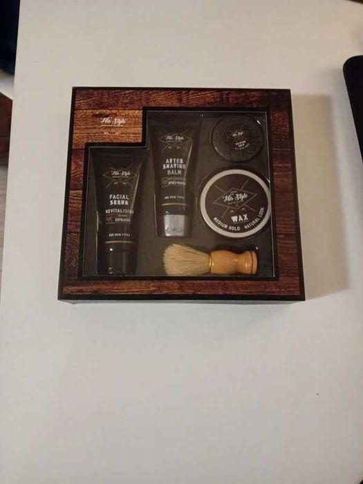 Zestaw kosmetyczny do golenia, po goleniu i pielęgnacji włosów