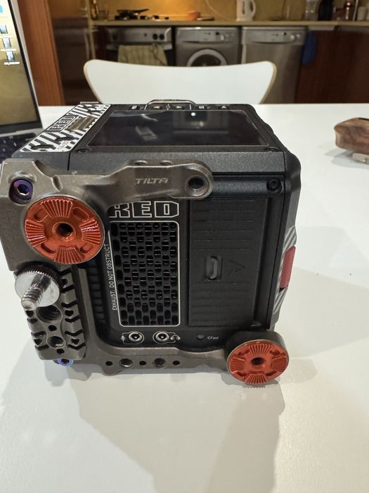 RED KOMODO 6k + baterias+angelbird 512gb+leitor de cartao+cage+adapt