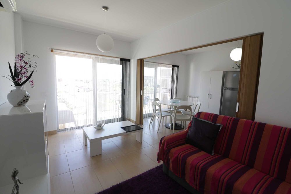 Apartamento T1 para férias com piscina e internet a 5 minutos pé praia