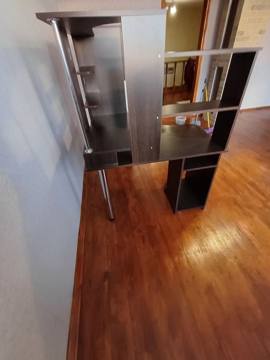 Комп'ютерний стіл. В хорошому стані. Вживаний, БУ