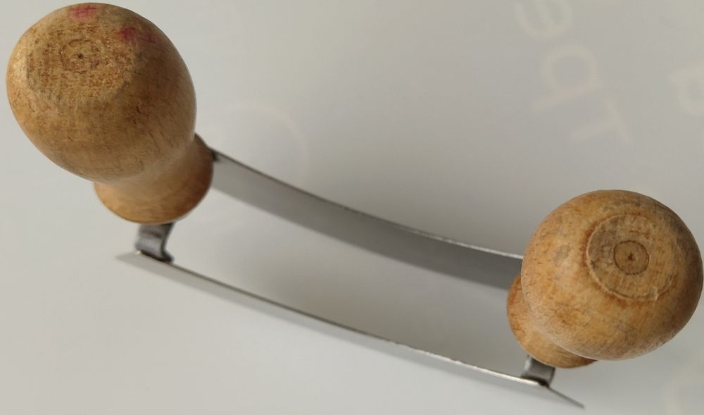 Ніж для зелені, сиру меццалуна півмісяць