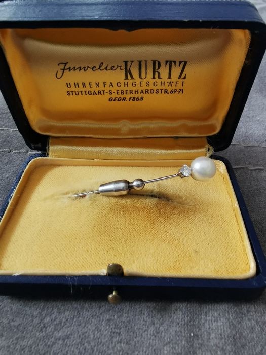 Broszka szpilka złota 585 brylant perła