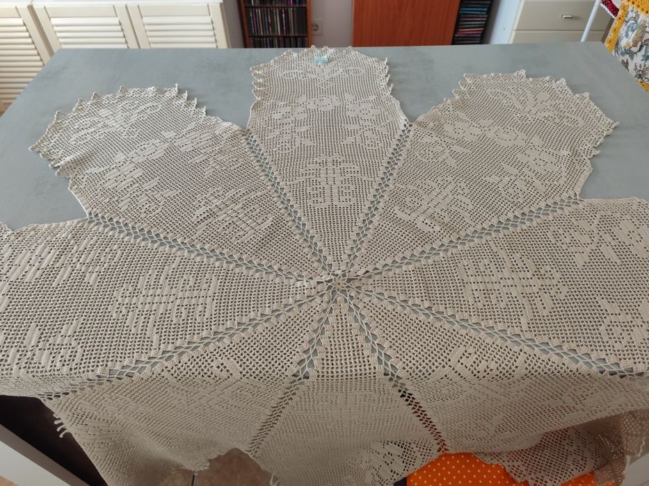 Toalha de Mesa Redonda 100% Feita à Mão em Crochê