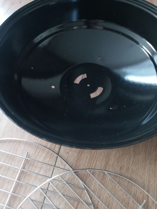 Grill węglowy, z pokrywką