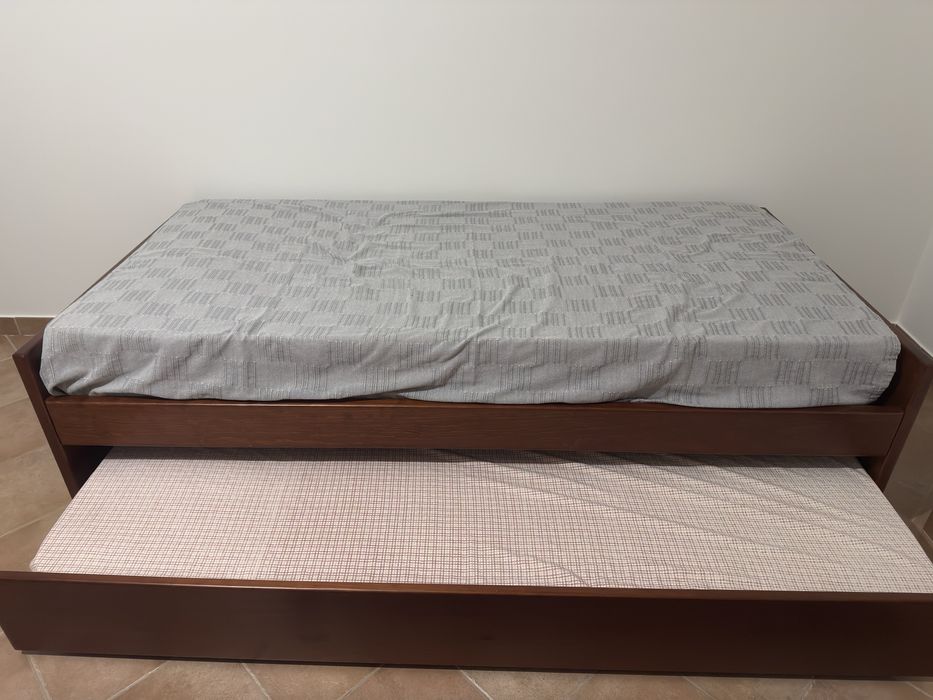 Cama com 2 colchões