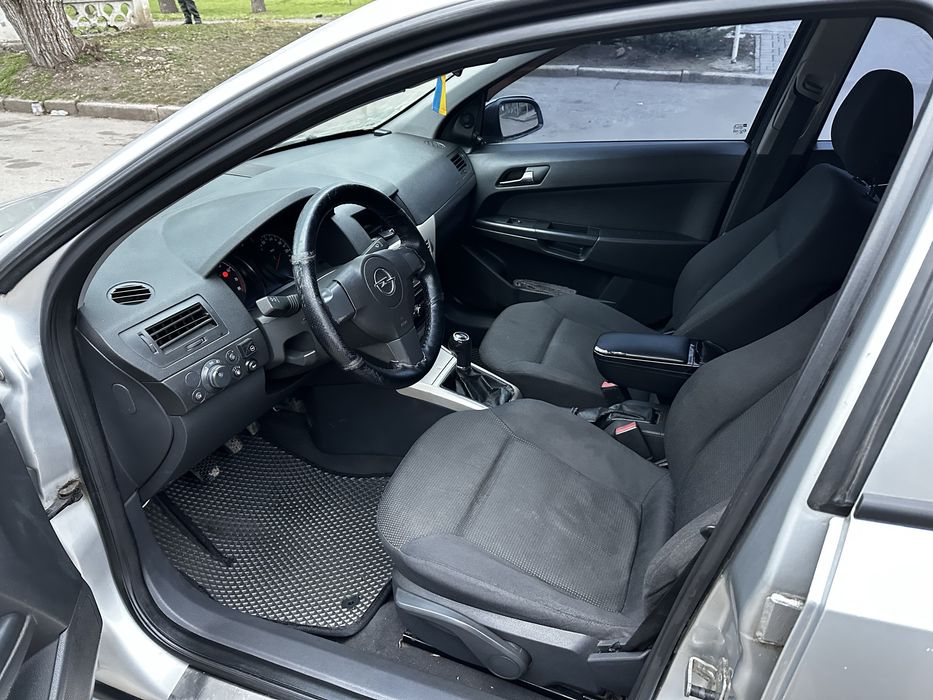 Opel Astra H 2008 • 1.4 Газ/Бензин • Механіка