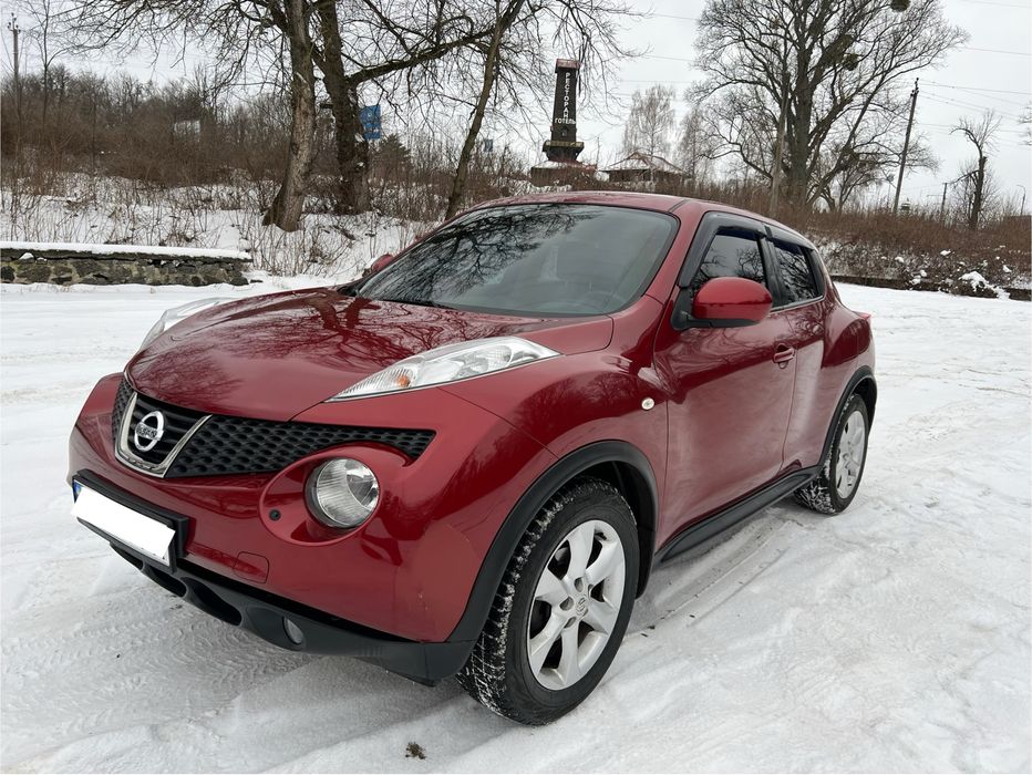 Nissan Juke 2012 червоний