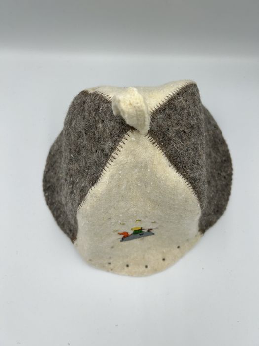 Czapka do sauny welniana. Haft mały ksiaże