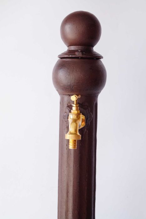 Hydrant ogrodowy ujęcie wody brązowy z kranem słupek klasyczny