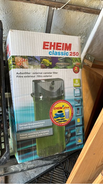 Aquario com equipamento