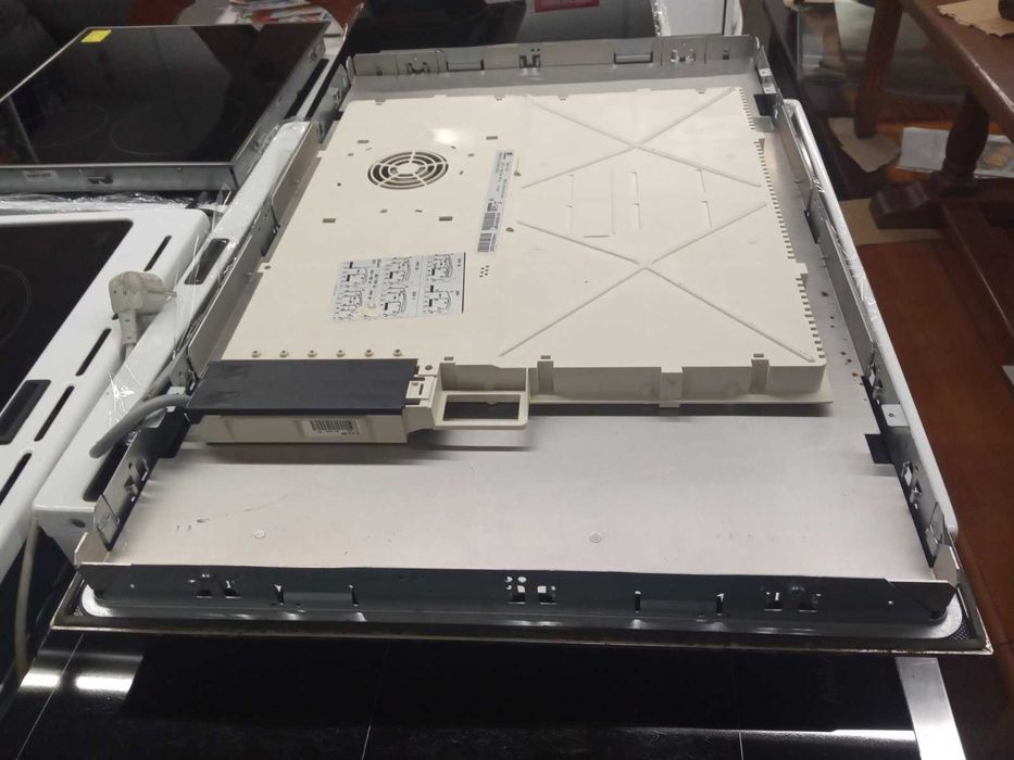 Индукционная варочная поверхность Bauknecht 5740ETPI IN/01 (220936)