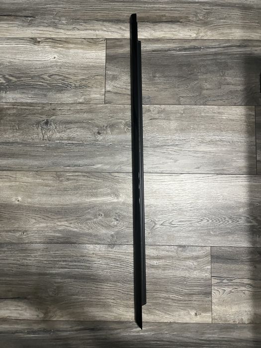 Молдинг для бмв g20, левая дверь нижний глянец. 51337465149