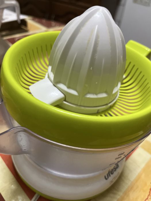 Espremedor elétrico Ufesa Activa com tampa e filtro