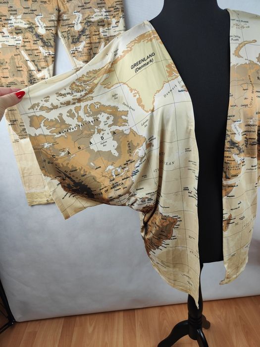 Narzutka kardigan i leginsy mapa świata komplet