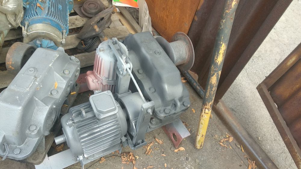 Редуктор лебедка ц3у200 40  31,5 перед и  ц2у160 20 пер и 31,5 Кс3575