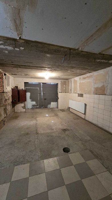 Добротний напівособняк з ремонтом та ділянкою у чудовому місці