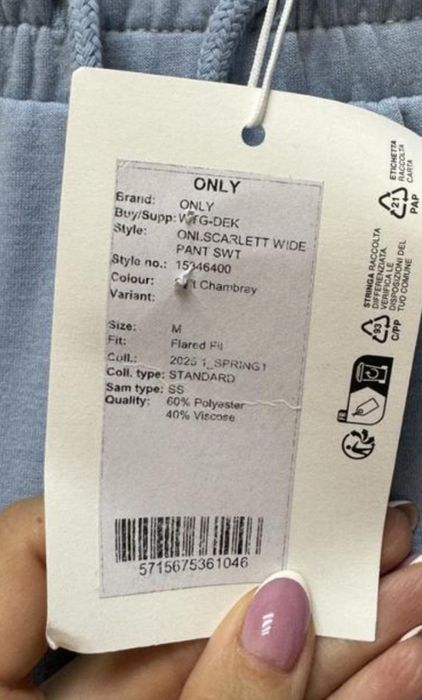 Женский спортивный костюм