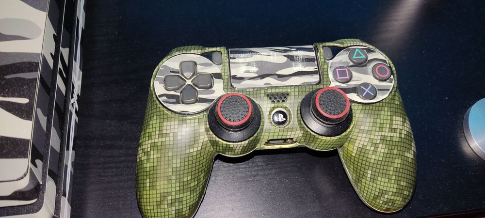 Playsation 4 pro, 1 tb, 1 comando, 4 jogos.como nova e original