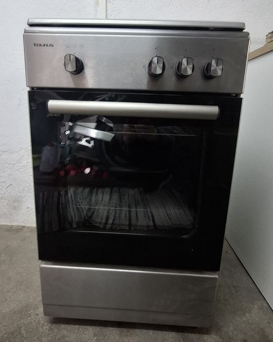 Fogão Taurus inox a gás butano, com 3 queimadores, com garantia.