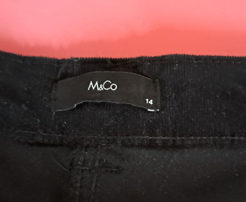Spódnica czarna M&Co, z grubszego materiału sztruks R:44/14