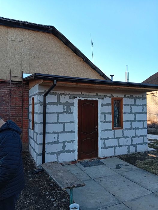 Продам пол дома с удобствами