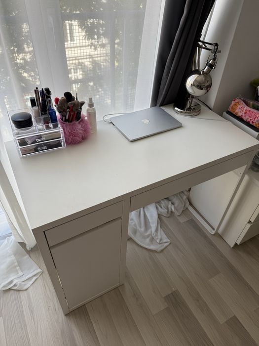Białe buirko z ikea