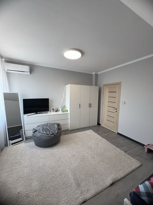 Продається двохповерховий котедж