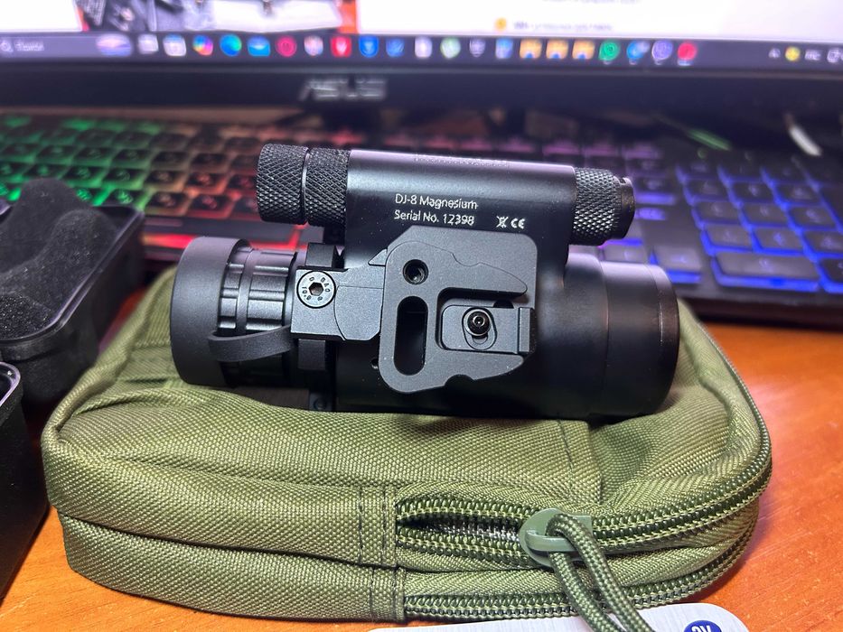 Прилад нічного бачення Jahnke DJ-8 Gen 3 з кріпленням на шолом