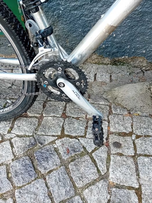 Bicicleta montanha com cadeira para bebe