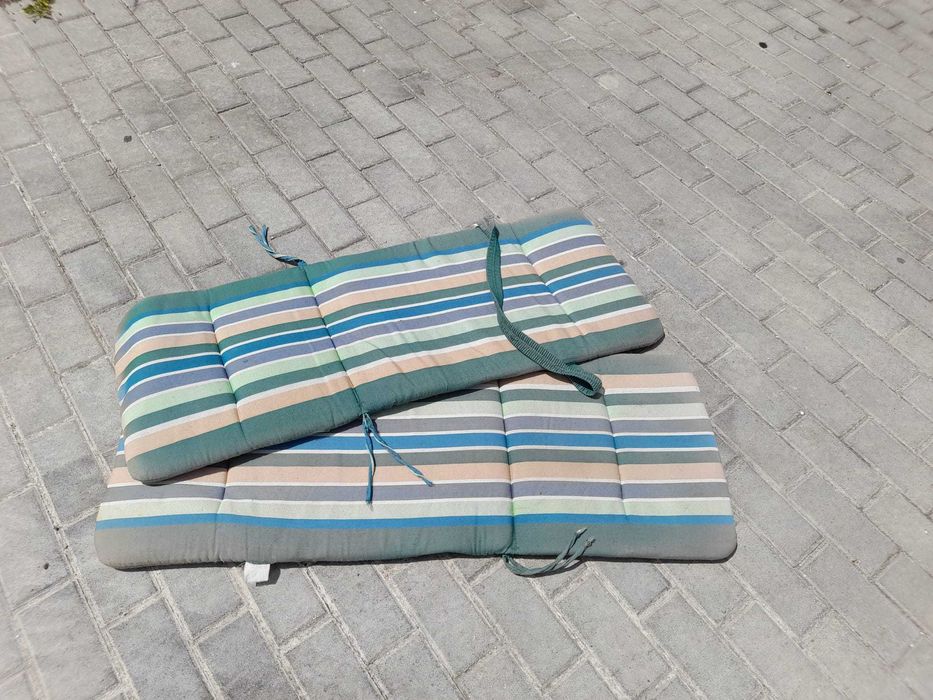 2 Cadeiras de jardim dobráveis/reclináveis + 2 colchões
