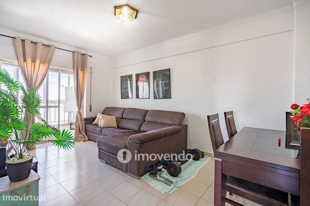 Apartamento T2 com vistas desafogadas, em Odivelas