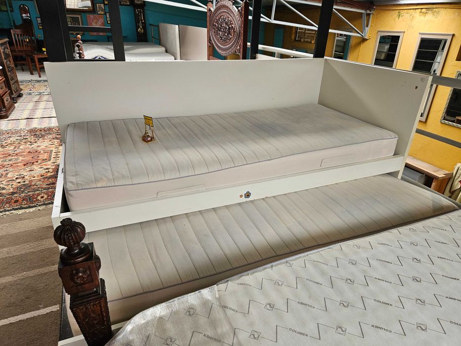 Cama dupla com dois colchoes - Marcas de uso