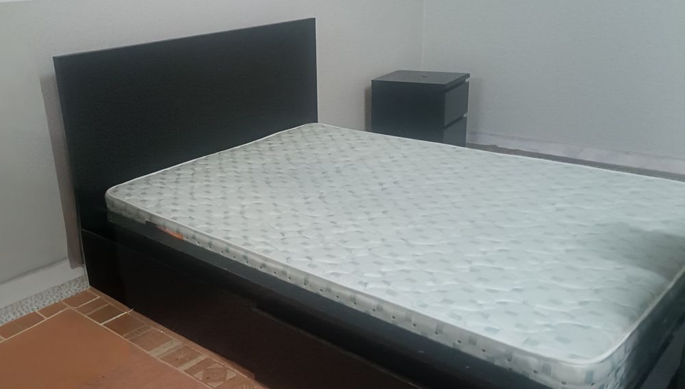 Cama IKEA com 4 gavetas