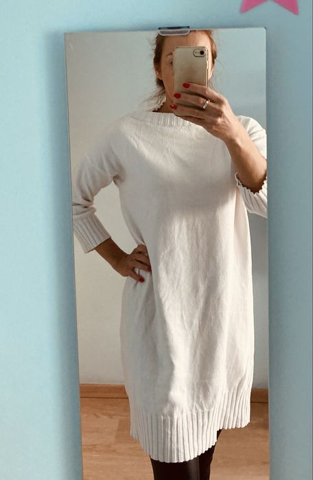 Dlugi bialy sweter